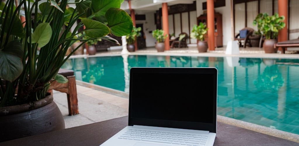 laptop poolside digital nomad