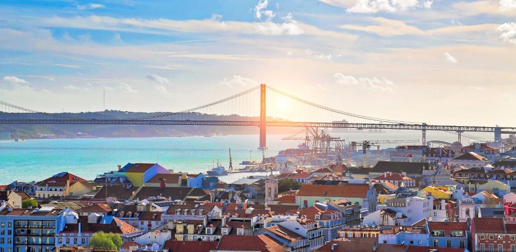 15 Pros and Cons of Living in Lisbon